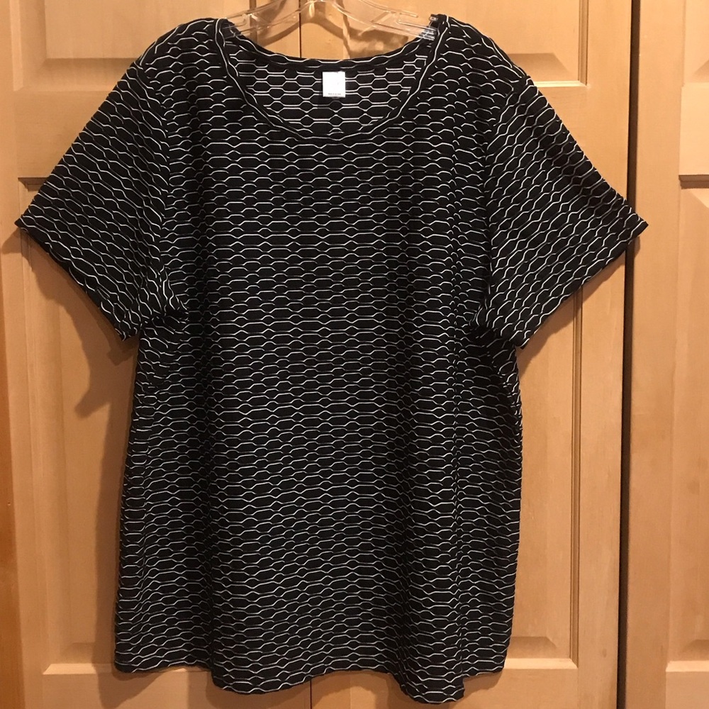 New East 5th Black and White Geometric Blouse